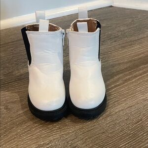 Toddler girl White and Black Ankle Boots